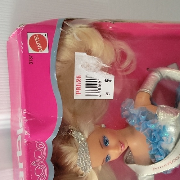 American Beauty Queen Barbie - Picture 4 of 8